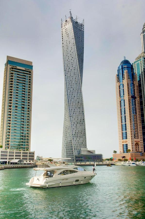 Large 2 Bedroom, Pool And Gym Access, Cayan Tower Apartment Dubai